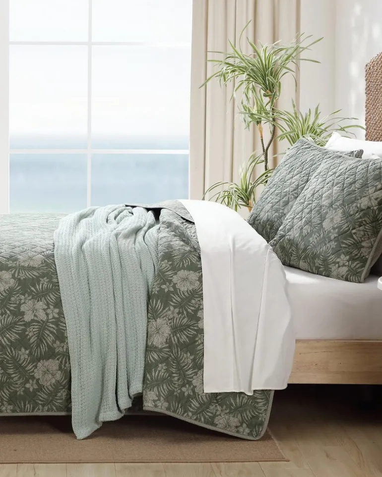 Hibiscus Jungle Reversible 3-Piece Full/Queen Quilt Set